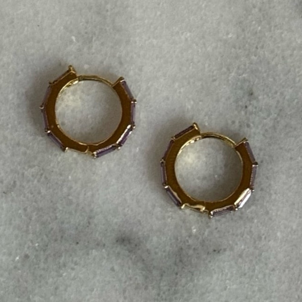 18k Gold Princess Purple Crystal Pave Hoop Earrings 

Brand New - Picture 4 of 5